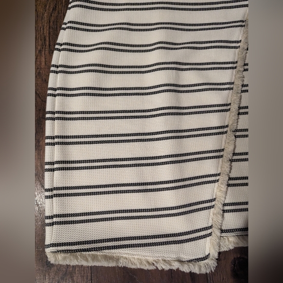Ivanka Trump White & Black Striped Wrap Mini Skirt w Frayed Hemline Sz 8 Classic - Picture 5 of 14